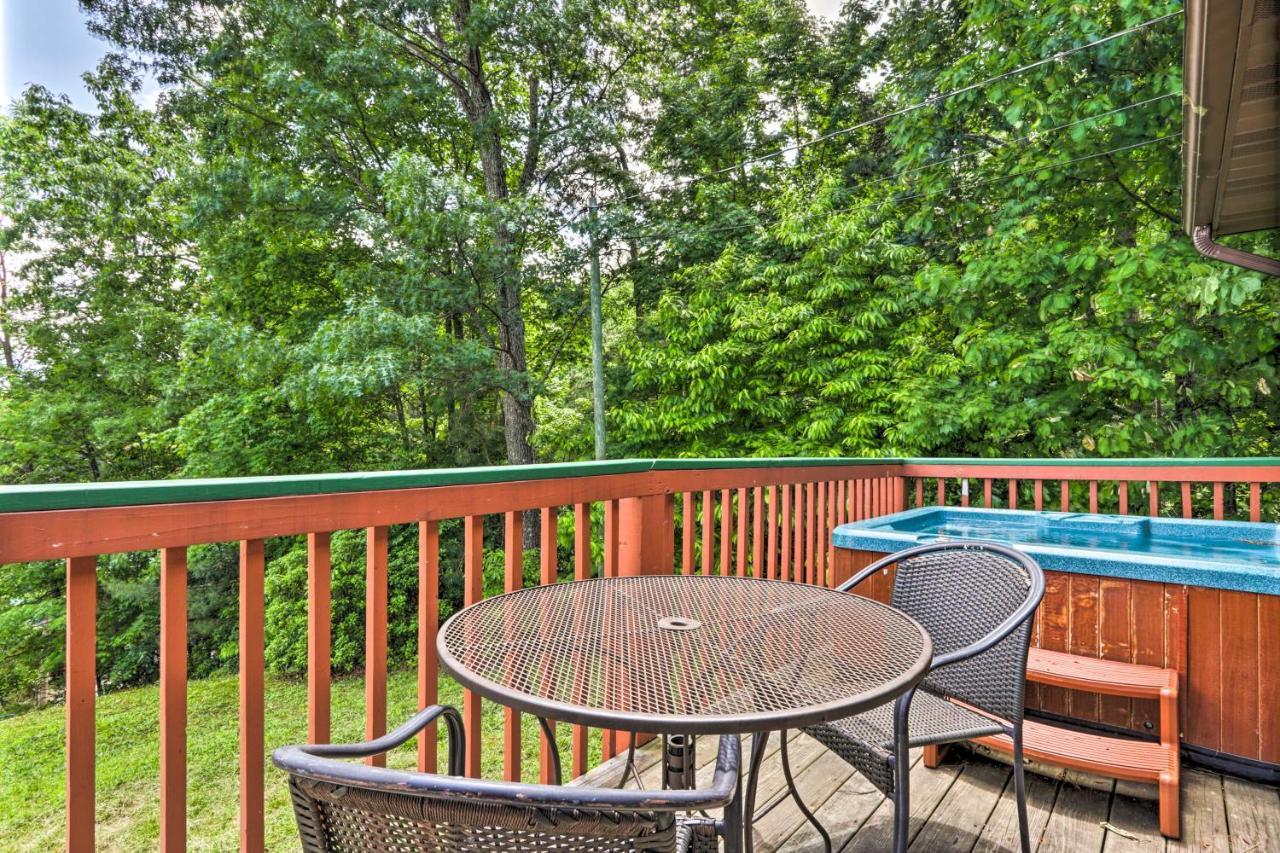 Gatlinburg Chalet Hot Tub, Sauna And Mountain View Eksteriør bilde